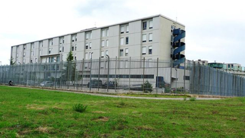 La Polizia Penitenziaria di Teramo protesta sulle condizioni lavorative nel carcere di Castrogno - Foto