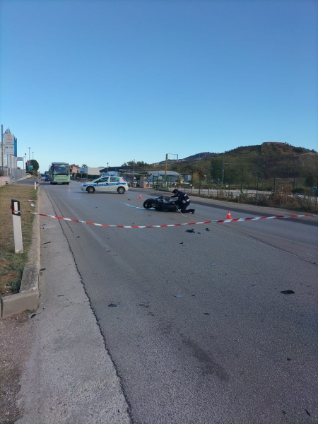 Scontro tra una moto e una Panda a Piano d'Accio: il motociclista trasportato in ospedale - Foto