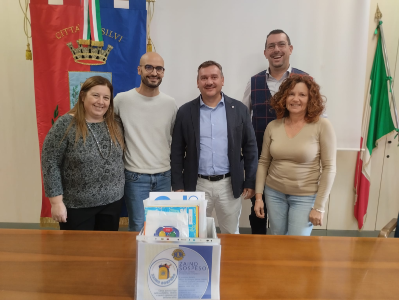 Consegnati al Comune i materiali didattici dal Lions Club Atri Terre del Cerrano - Foto