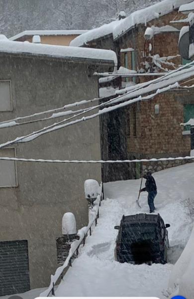 Casale San Nicola. Alle 8 di questa mattina già 60 cm di neve - Foto