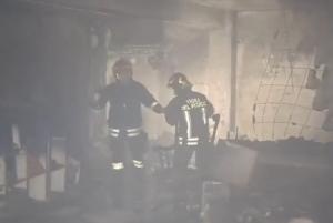 A fuoco una villa a Villa Falchini di Teramo: i proprietari sono usciti in tempo - Anteprima Youtube