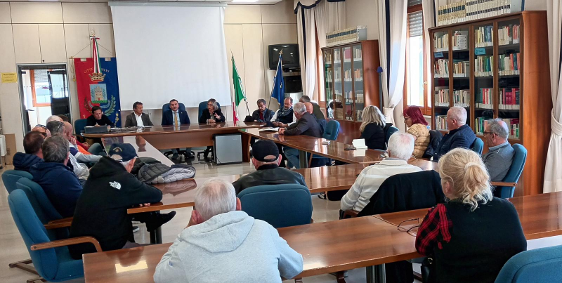 Silvi. D'Annuntiis incontra l'amministrazione e i balneatori della costa sud - Foto