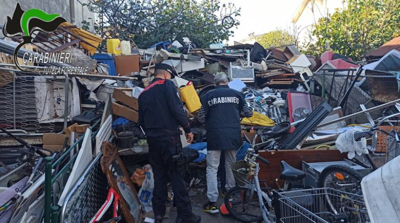 Pescara. Sequestrata una discarica abusiva in via Tiburtina: 300 metri cubi di rifiuti - Foto