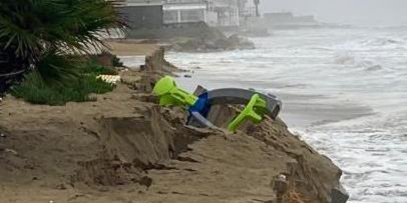 I cittadini di Alba Adriatica preoccupati dalle condizioni del mare - Foto