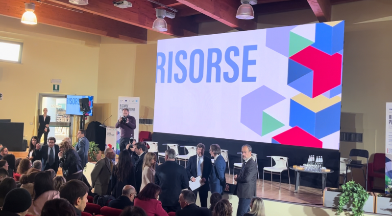 All'Alessandrini Marino di Teramo l'incontro "Risorse per il futuro": gli studenti verso il lavoro - Foto