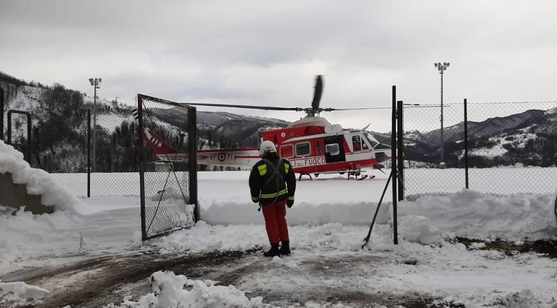 Valle Castellana. Slavine bloccano 25 residenti: soccorsi dagli elicotteri - Foto