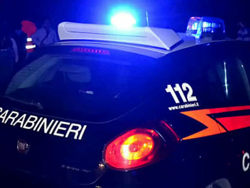 Pescara. Prova a seminare i Carabinieri dopo aver ignorato un posto di blocco ma si schianta con l'auto - Foto