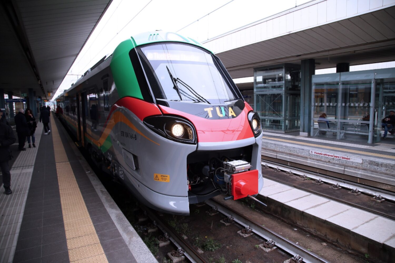 Inaugurato oggi il collegamento ferroviario della TUA Pescara - Roma - Foto