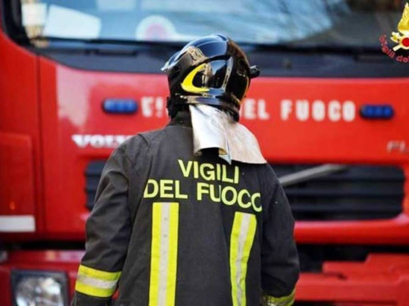 Nel chietino va a fuoco un minibus con sette ragazzi a bordo che risultano illesi - Foto