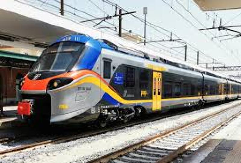 Montesilvano. Ragazza investita da un treno. Sospeso il transito tra la stazione di Montesilvano e Pescara - Foto