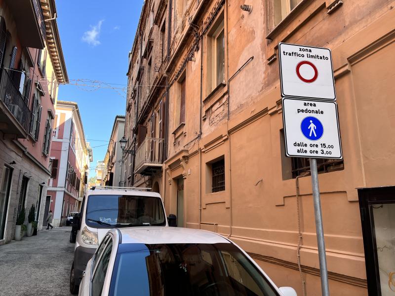 Teramo. Poco chiare le segnaletiche di via Filippi Pepe e via Mario Capuani - Foto