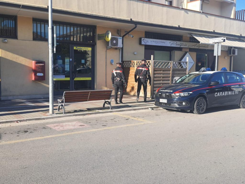 Giulianova. Trova un borsello con 4mila euro e chiama i carabinieri per restituirlo al proprietario - Foto