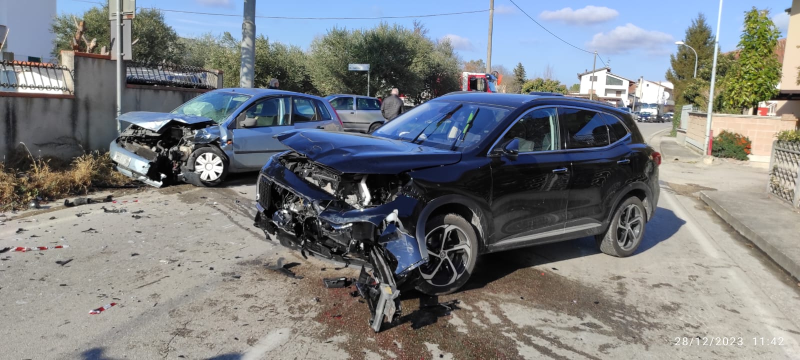 Sant'Omero. Incidente tra due auto in contrada Villa Ricci - Foto