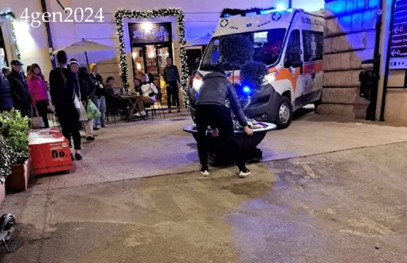 L'Aquila. Ambulanza arriva in ritardo perché "ostacolata" in via Verdi - Foto