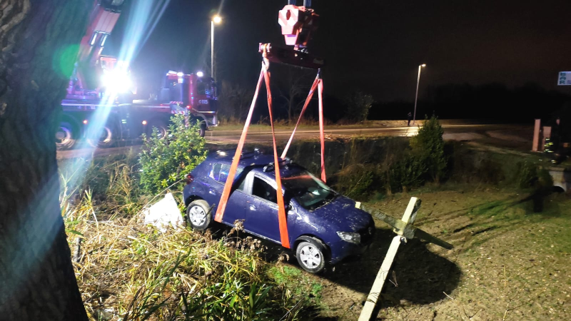 Controguerra. Esce di strada e fa un volo di dieci metri: in ospedale un 57enne - Foto