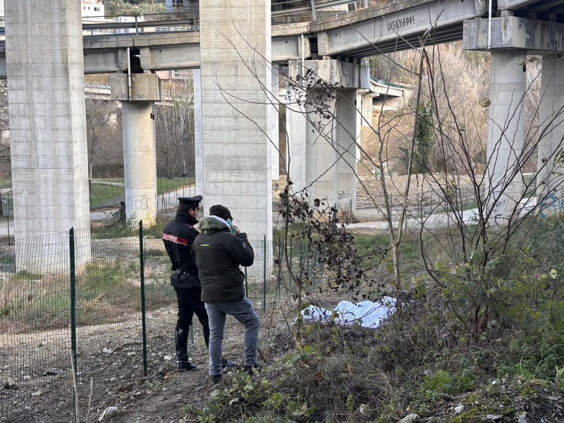 Trovato senza vita il corpo di un uomo sotto a ponte San Gabriele - Foto