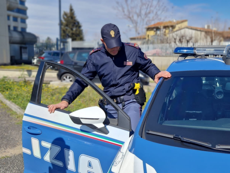 Pescara. Picchia la compagna in auto - Foto