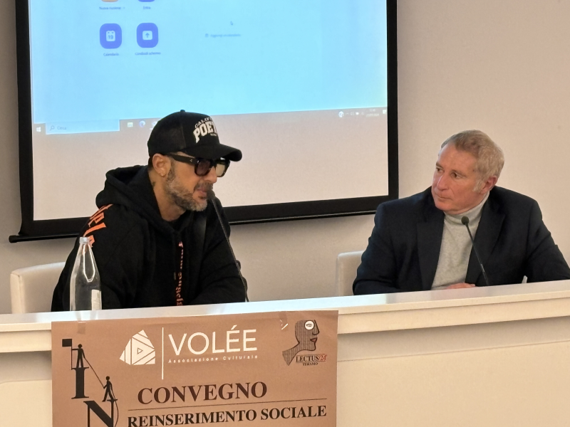 Fabrizio Corona a Teramo per un convegno sul reinserimento sociale dopo il carcere - Foto