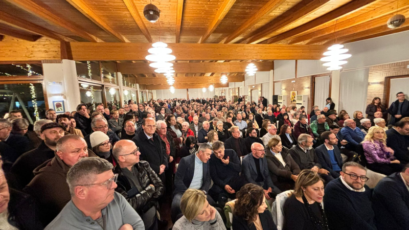 D’Annuntiis chiama, la Vibrata risponde: in centinaia alla sua presentazione per le regionali - Foto