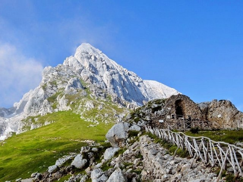 Gran Sasso in rosa. Botta e risposta tra Marsilio e la provincia per un tavolo di confronto - Foto