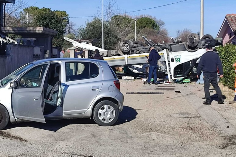 Nocciano. Violento incidente stradale in cui è rimasta ferita una donna di 58 anni - Foto