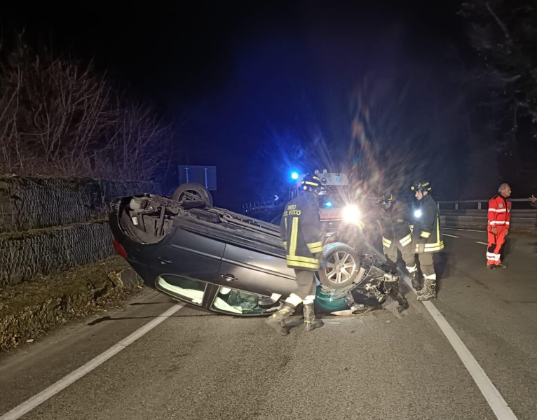 Basciano. Si ribalta con l'auto: 22enne finisce in ospedale - Foto