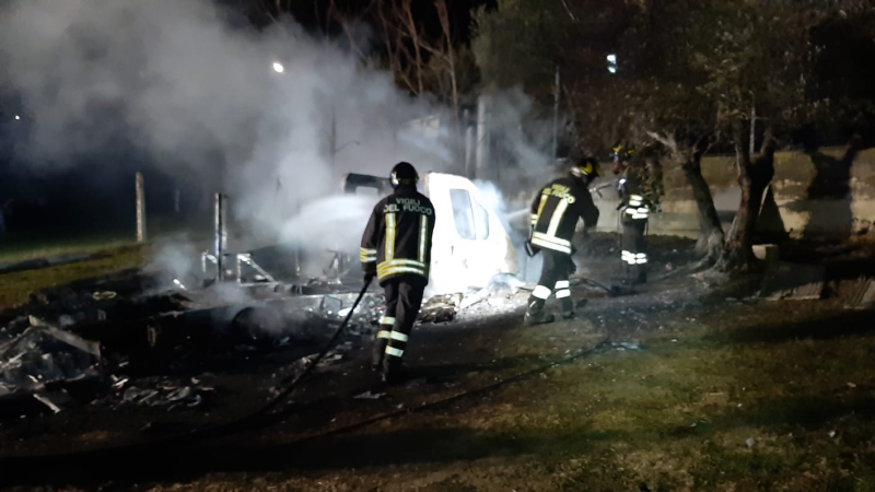 Montorio al Vomano. Camper in sosta prende fuoco - Foto