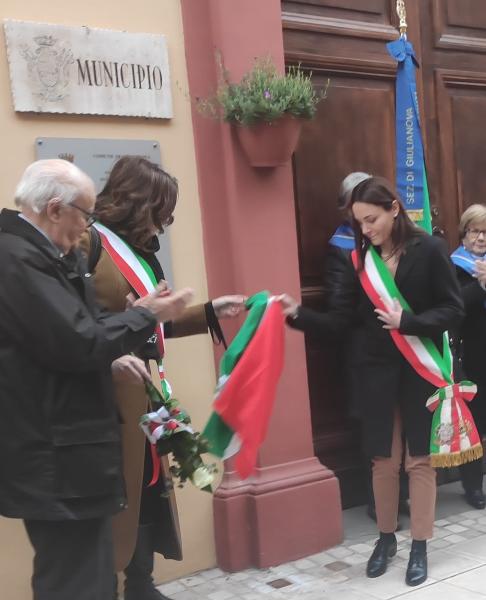 Giulianova. Posizionata a Giulianova la terza pietra d' inciampo - Foto