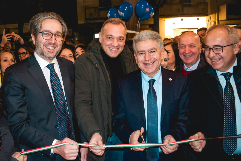 A Roseto Enio Pavone inaugura la sua sede elettorale - Foto