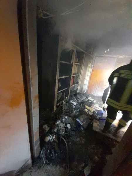 Va a fuoco l'edificio della biblioteca comunale di Martinsicuro - Foto