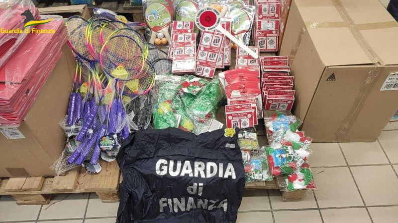 Maxi sequestro di Carnevale: ritirati 23mila articoli pericolosi sul teramano - Foto