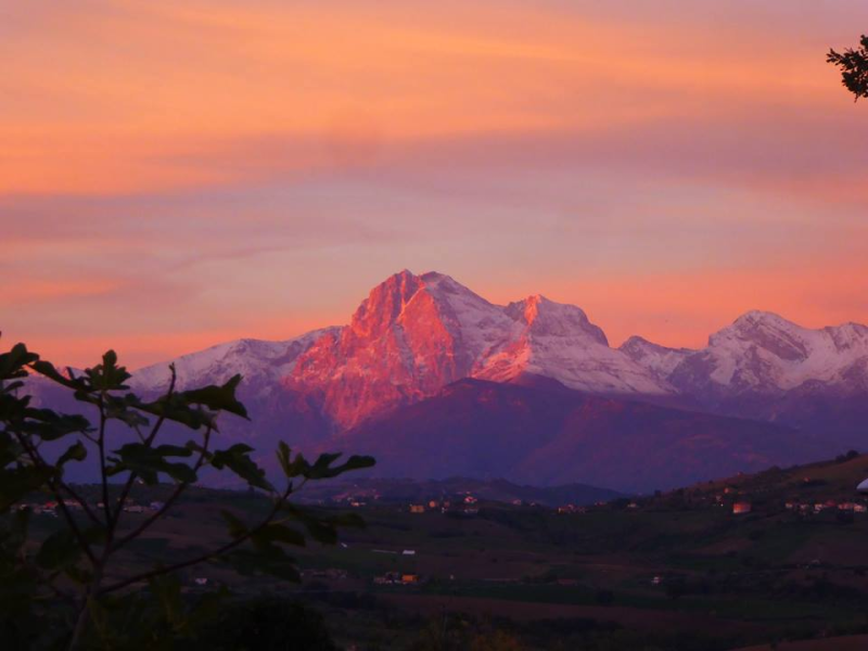 Gran Sasso in rosa, si apre uno spiraglio sull'illuminazione - Foto