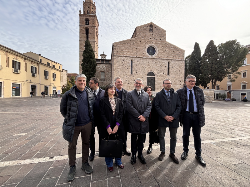 Presentata la lista di Teramo del candidato D'Amico: «I nostri candidati sono il fiore all'occhiello» - Foto