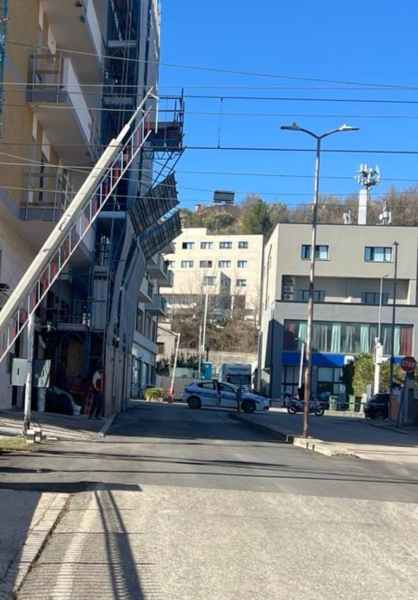 Ennesimo guasto al passaggio a livello del quartiere Gammarana - Foto