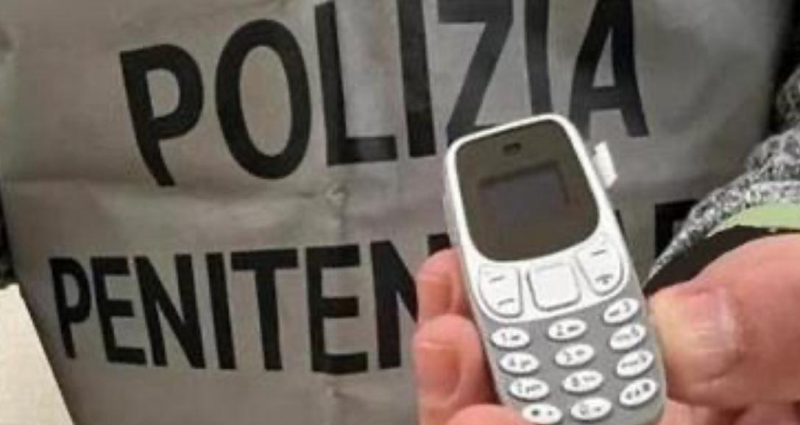 Nuovo blitz a Castrogno: scoperto un cellulare nel muro, sim e cavetti usb - Foto