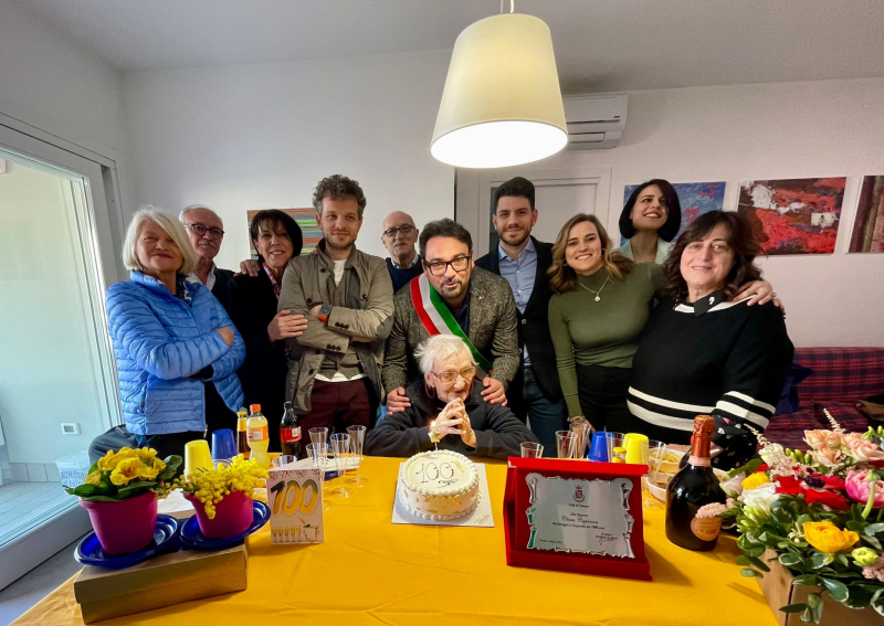 Clara Capanna compie 100 anni, l'amministrazione di Teramo le porta gli auguri della città - Foto