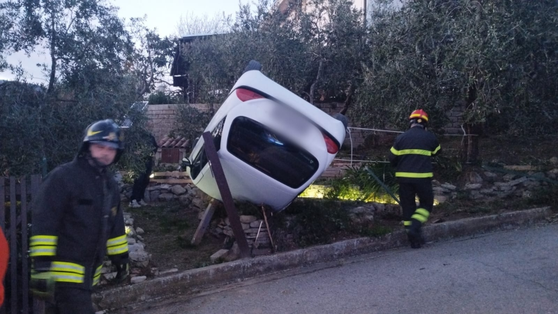 Brutto incidente in frazione Morricone: alla guida il parroco di Torricella Sicura - Foto