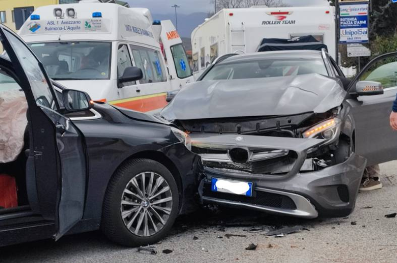 Incidente tra due auto sulla SS17 all'altezza dell'Aquila: un ferito - Foto