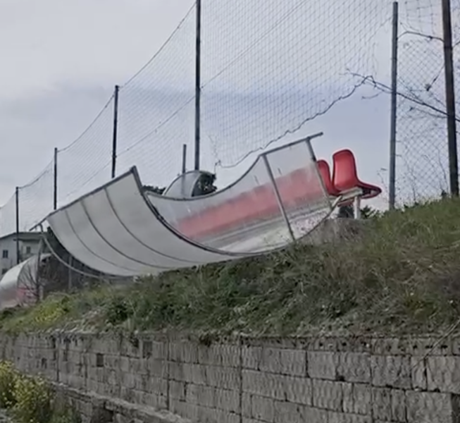 Campo sportivo di Miano, il consigliere Corona: «Un'opera con criticità e per nulla sicura» - Foto