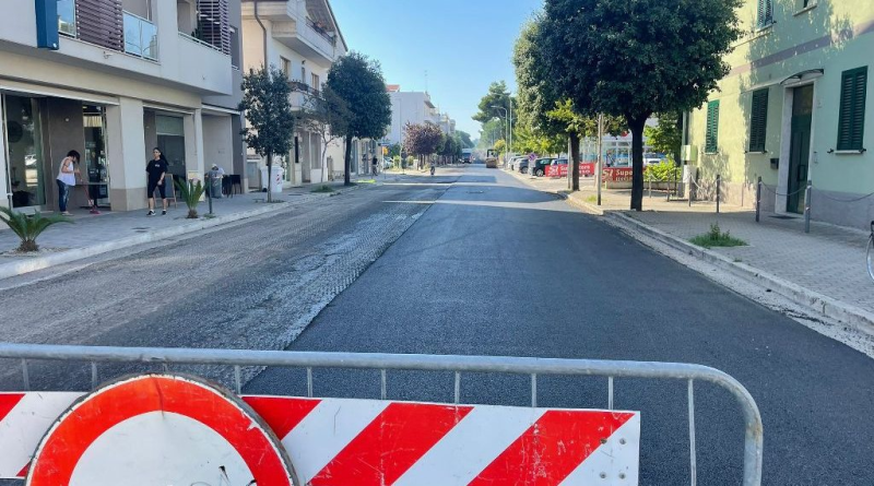 Giulianova. Rifacimento asfalto in via Trieste, nel tratto compreso tra via Nazario Sauro e via Salerno - Foto