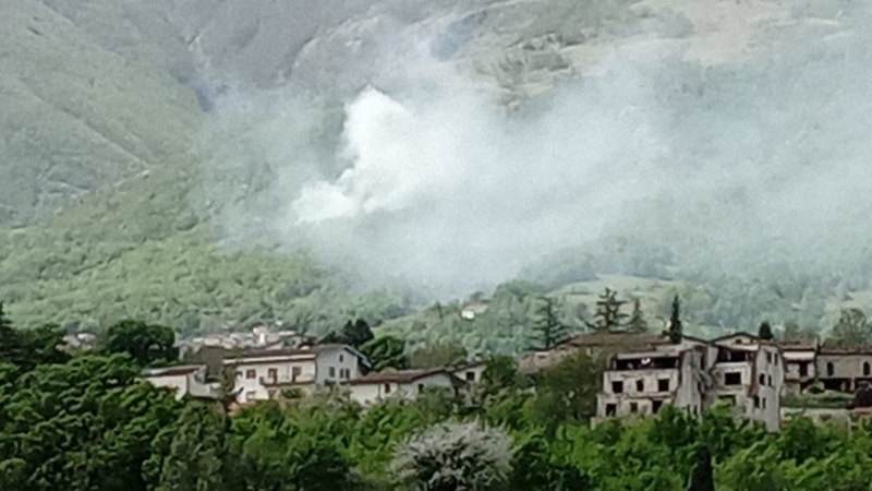 Un nuovo incendio in provincia di Teramo: è la volta del bosco di Cerchiara - Foto