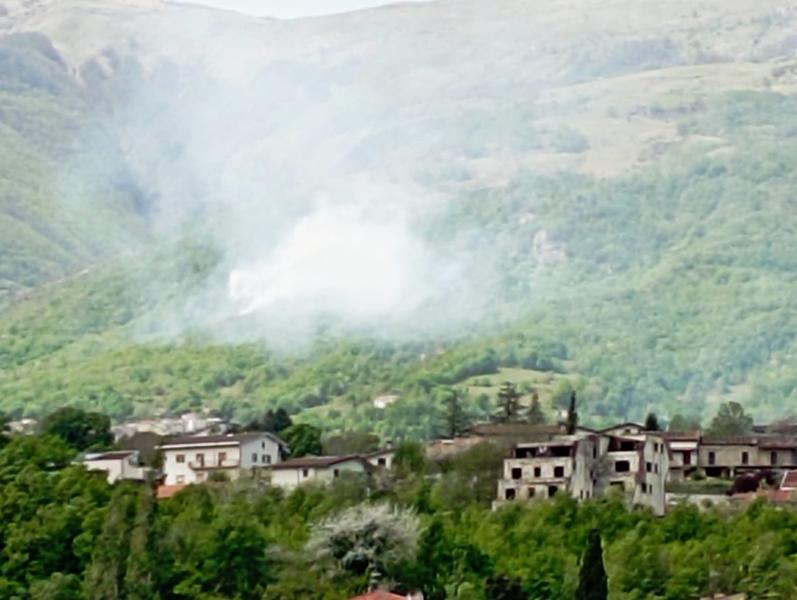 Non si placa l'incendio a Cerchiara: sotto controllo il rischio evacuazione - Foto