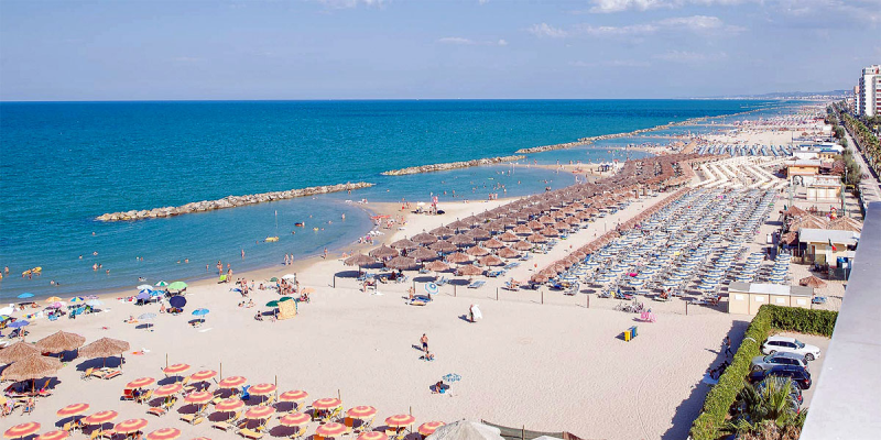 Prevista per la notte di venerdì prossimo, 19 aprile, la raccolta dei rifiuti provenienti dalle spiagge in concessione - Foto