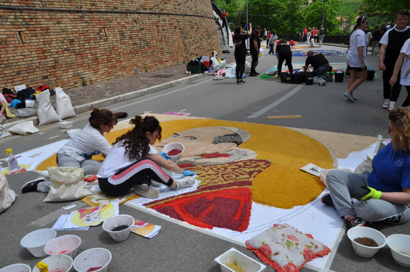 Nel fine settimana la 18esima Infiorata del Corpus Domini a Torricella Sicura - Foto