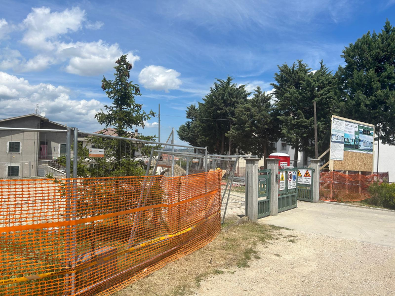 A Basciano la posa della prima pietra nel cantiere della scuola dell'infanzia: ospiterà più di 60bambini - Foto