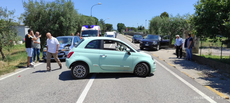 Incidente sulla SS 259 che collega Sant'Omero a Garrufo: tre le auto coinvolte - Foto