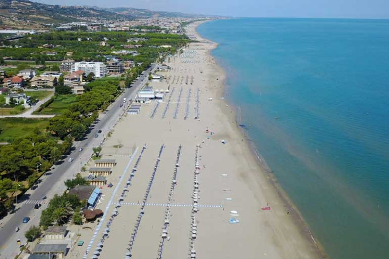 Il mare di Giulianova supera anche il test di giugno: residenti e turisti possono fare il bagno - Foto