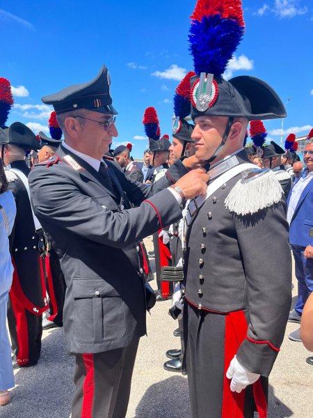 Figlio e collega, Vincenzo presta giuramento e riceve gli alamari dal papà carabiniere - Foto