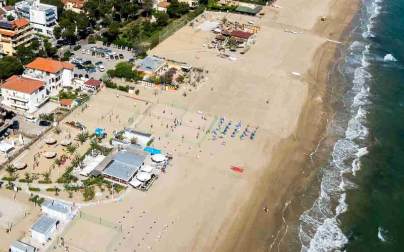 Scordella: "A Silvi spiagge libere sicure e pulite" - Foto