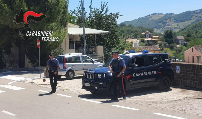 Giulianova. Si aggirava per il centro storico con un coltello a serramanico da 15 centimetri - Foto